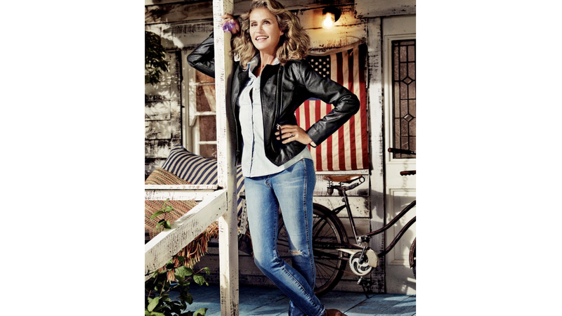 Illustration for article titled Emma Watson Says Paris Hilton Owns Too Many Clothes
